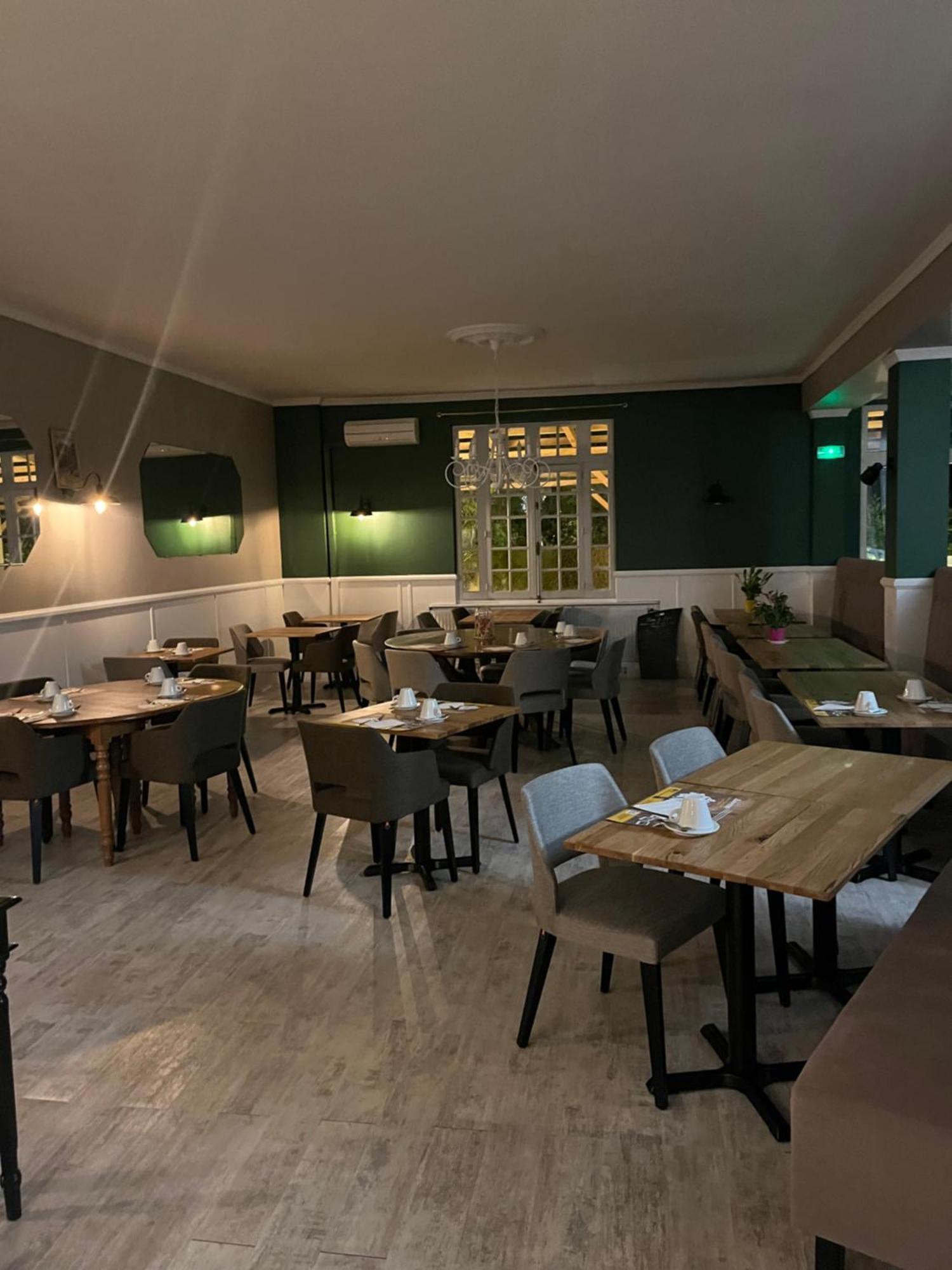 Logis Hotel Restaurant Le Lascaux Montignac-Lascaux Esterno foto
