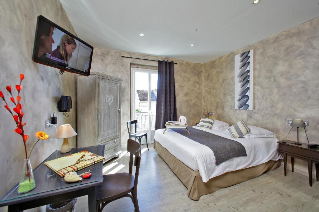 Logis Hotel Restaurant Le Lascaux Montignac-Lascaux Esterno foto